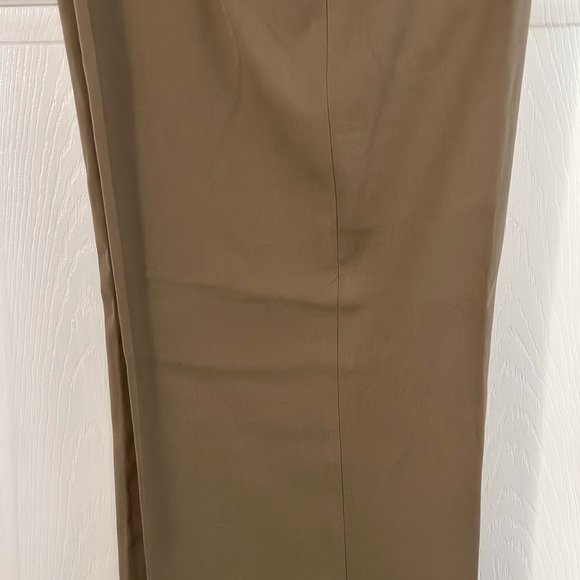 The Perfect Pair of Men’s Slacks - Picture 4 of 7